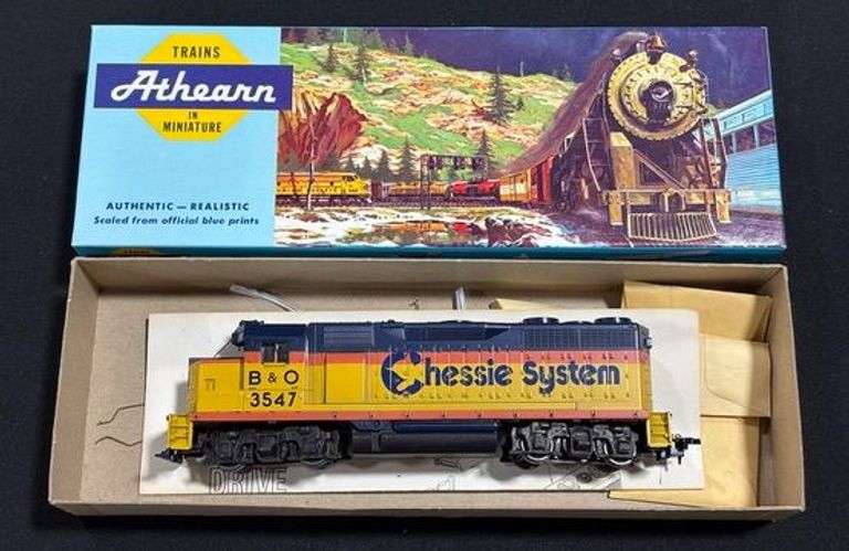Athearn HO Gauge Chessie System GP-35 Powered Diesel Locomotive image