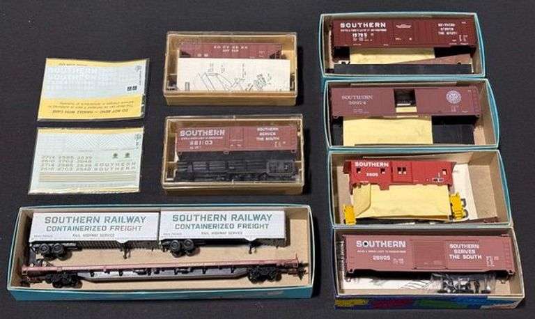 Ho Guage Southern Railway Unassembled Box Cars image