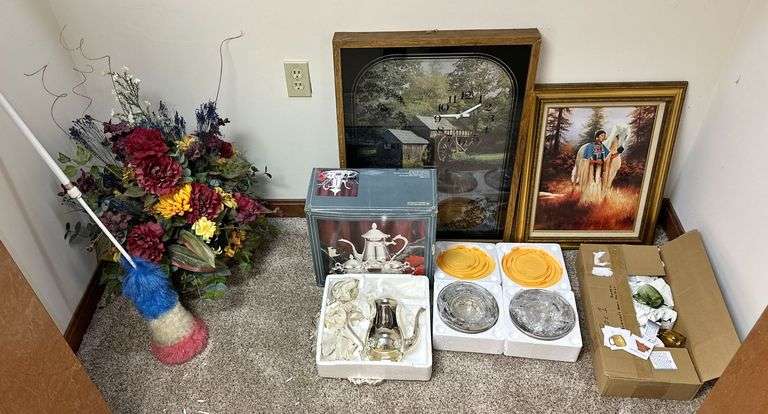 Bed Linens & Décor image