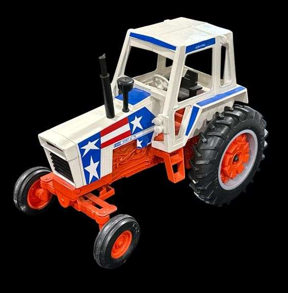 ERTL Case Spirit of '76 1570 Tractor image