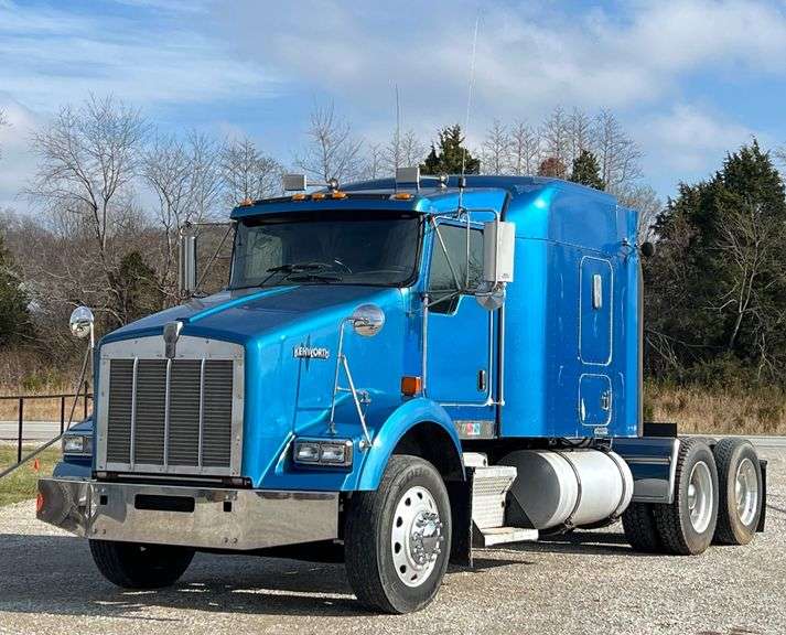 2003 Kenworth T800 Semi Truck image