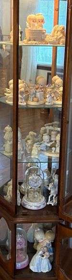 Precious Moments Figurines image