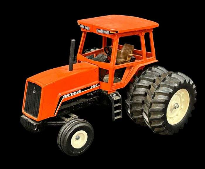 ERTL Deutz Allis 8030 Tractor image