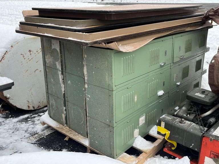 Lockers & Tables image