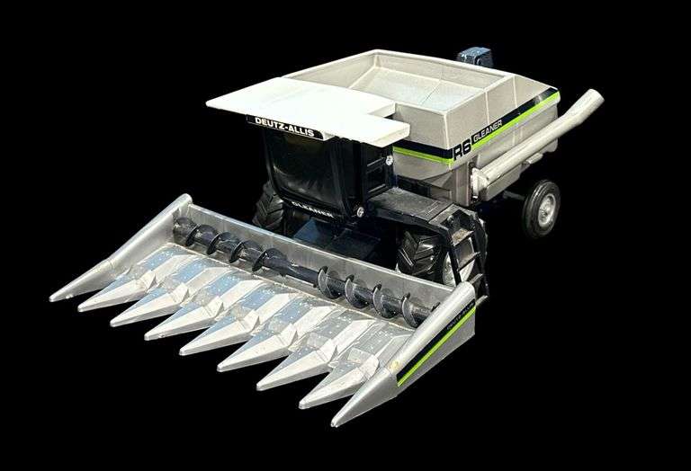 Deutz-Allis Gleaner R-6 Combine with Corn Head image