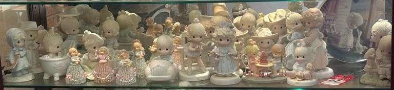 Precious Moments Figurines image