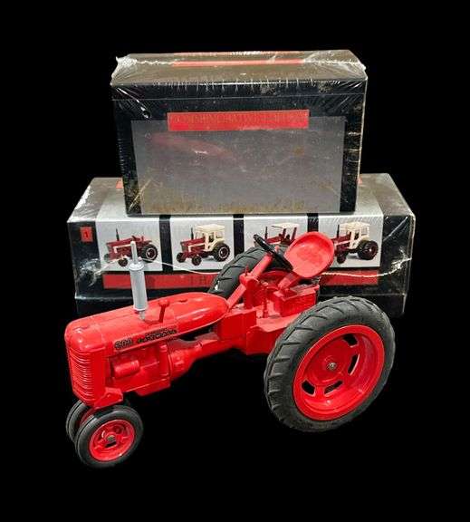 Farmall IH Tractors image