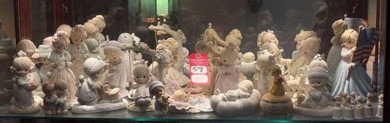 Precious Moments Figurines image