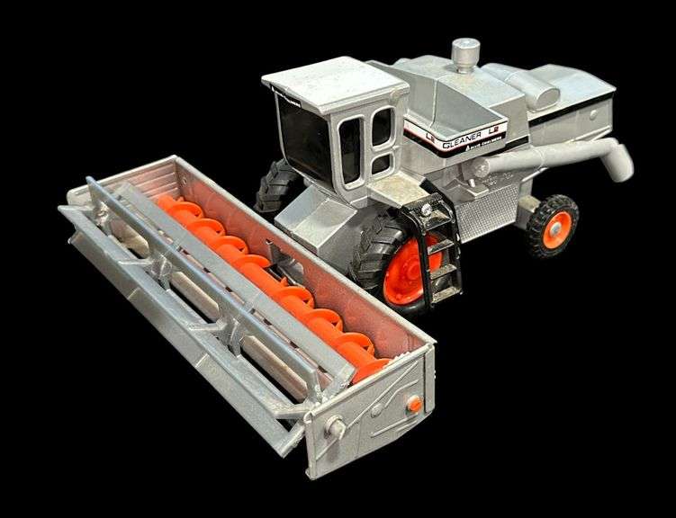 ERTL Allis-Chalmers Gleaner L2 Combine with Bean Head image