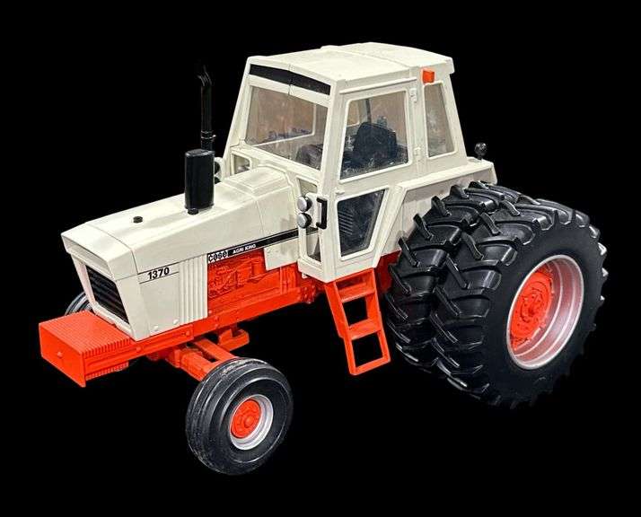 ERTL Case Agri King 1370 Tractor - Dealer Edition image