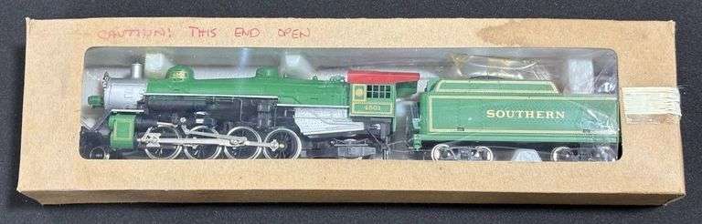 HO Guage Southern 4501 Steam Engine with Tender image
