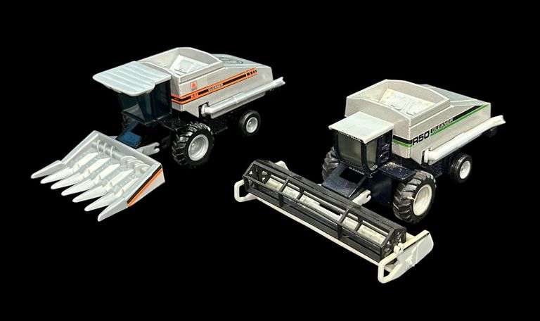 ERTL AGCO Gleaner R-52 Combine with Corn Head & ERTL Deutz-Allis Gleaner R50 Combine with Bean Head image