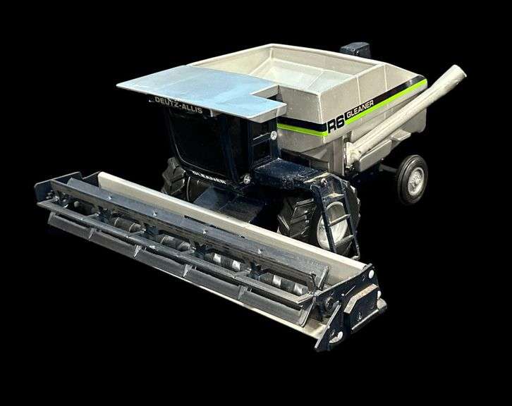 Deutz-Allis Gleaner R-6 Combine with Bean Head image