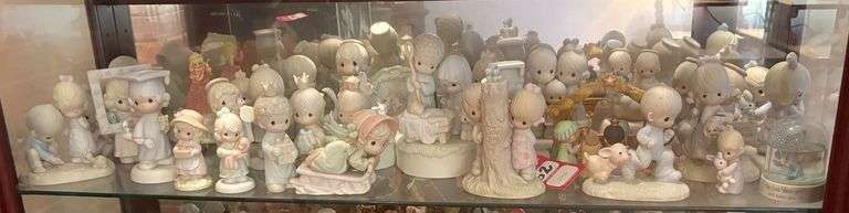 Precious Moments Figurines image