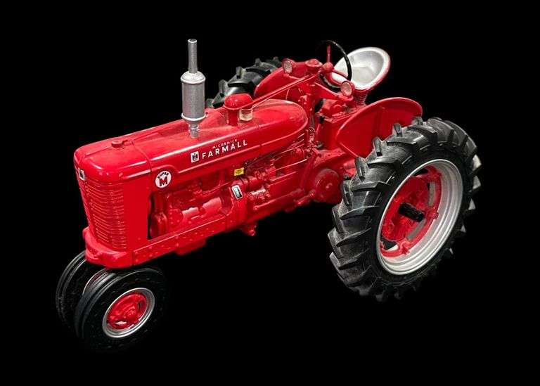 ERTL McCormick Farmall Super M Tractor image