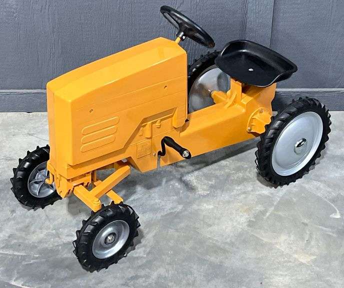 ERTL Scale Case Construction Pedal Tractor image