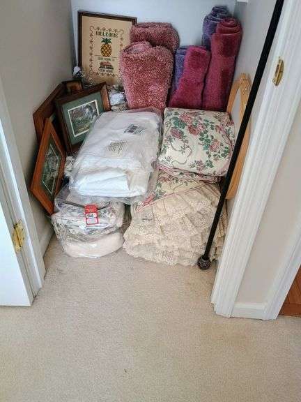 Bed Spreads, Blankets & Linens image