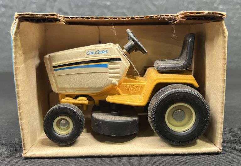 Scale Models Cub Cadet Lawn & Garden Tractors