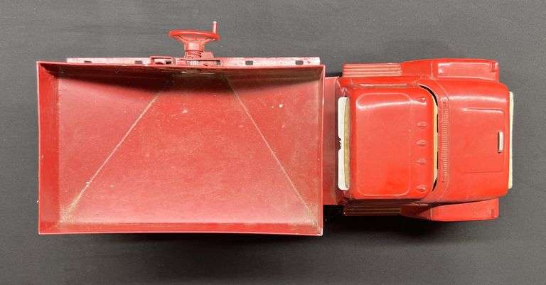 ERTL International Loadstar Truck with Gravity Box Bed