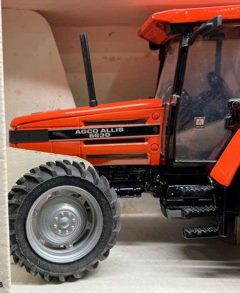 Scale Model AGCO Allis 8630 Tractor