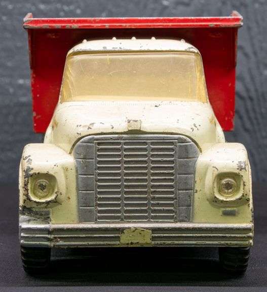 ERTL International Loadstar Truck with Hydraulic Dump Bed