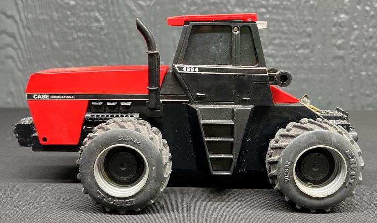 ERTL Case IH 4994 Battery Operated Tractor