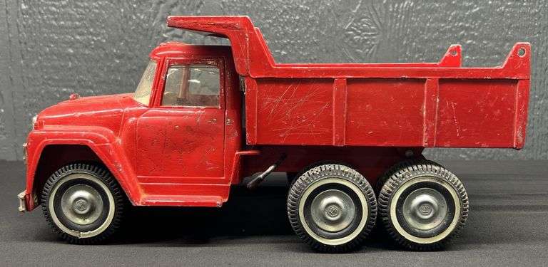 ERTL International Loadstar Truck with Hydraulic Dump Bed