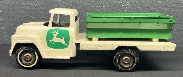 ERTL International Loadstar Truck with Forage Box Bed