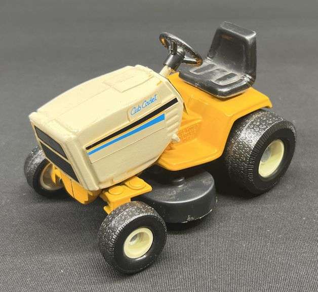 ERTL IH Cub Cadet Lawn & Garden Tractors