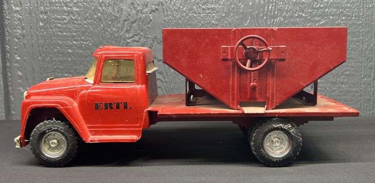 ERTL International Loadstar Truck with Gravity Box Bed