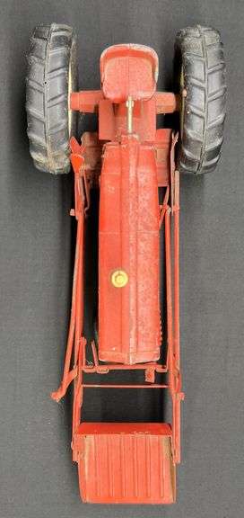 Hubley Farmall 560 with Tru-Scale Loader