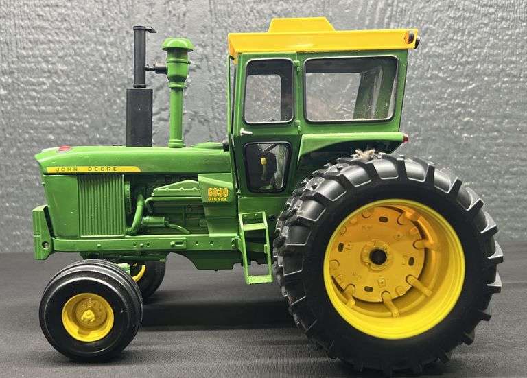 ERTL John Deere 6030 Tractor - 2004 Collectors Edition