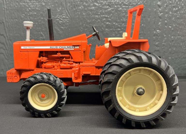Allis-Chalmers 220 Tractor - 1995 National Farm Toy Show Edition