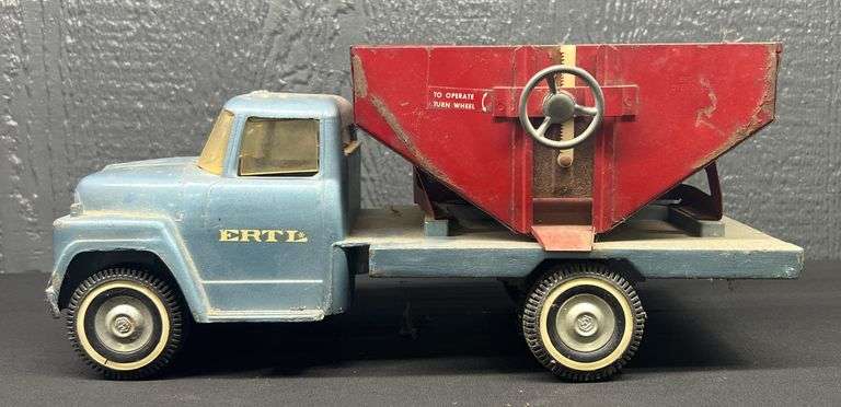 ERTL International Loadstar Truck with Gravity Box Bed