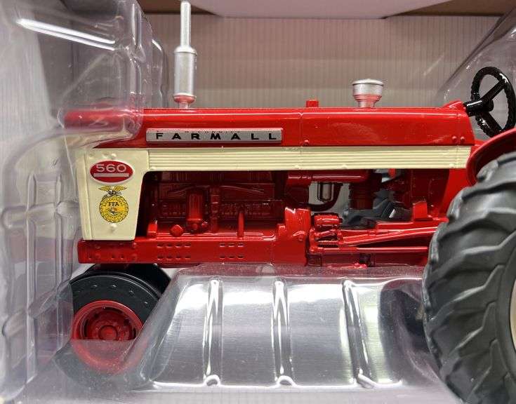 ERTL Farmall 560 Tractor - FFA Edition