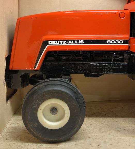 ERTL Deutz-Allis 8030 Tractor with Cab