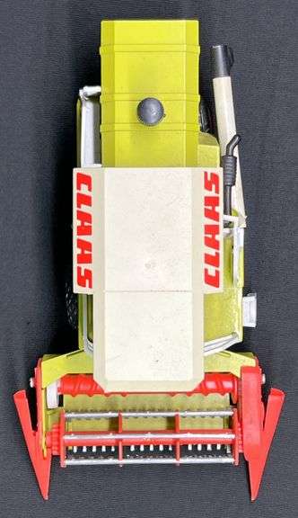 Claas Dominator Combine