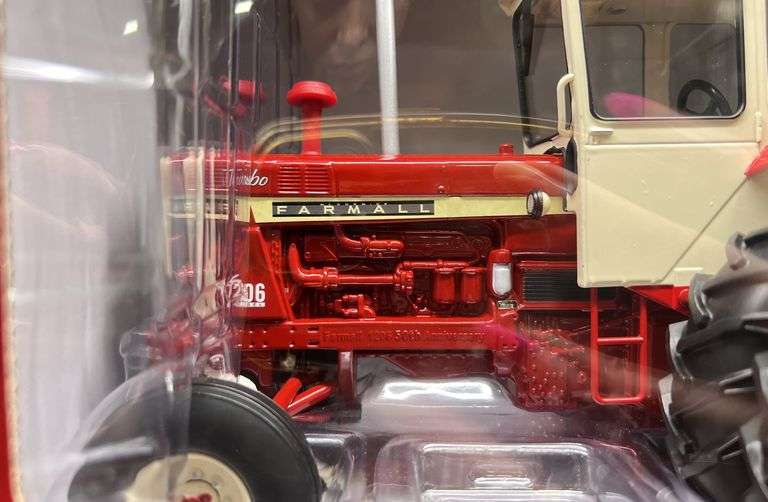 ERTL Farmall 1206 Tractor