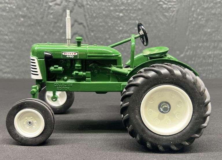 Spec-cast Oliver 440 Tractor - 1994 Louisville Farm Show Edition