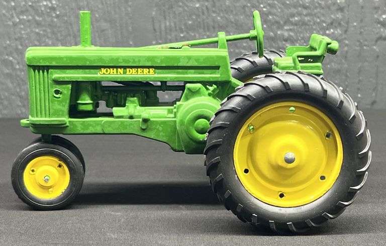 ERTL John Deere 70 Tractor