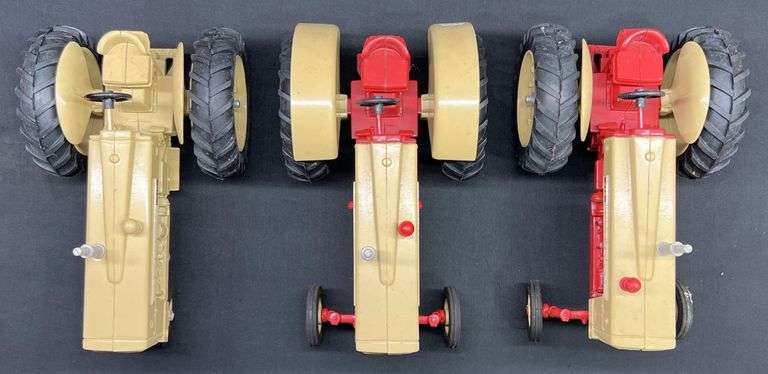 ERTL Cockshutt 560, Cockshutt 570, Cockshutt 570 Super Tractor Set