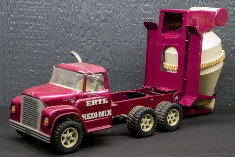 ERTL International Loadstar Truck with Concrete Mixer Bed