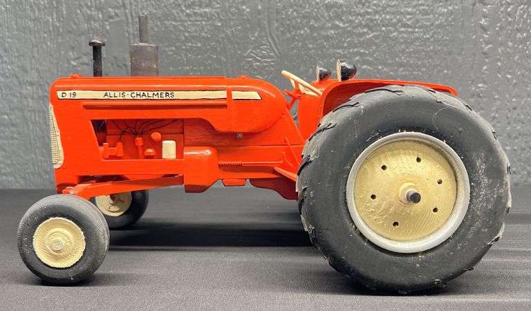 Allis-Chalmers D19 Wooden Tractor Built by Daniel Gubbels