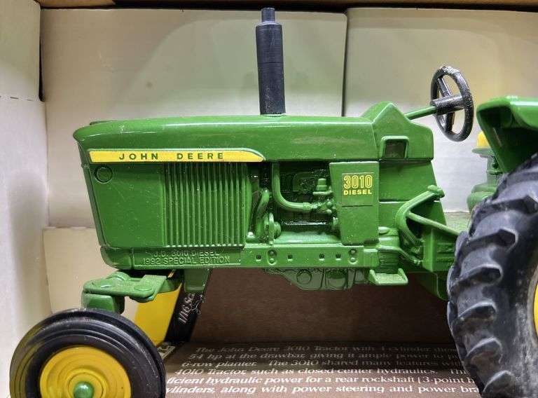 ERTL John Deere 3010 Tractor