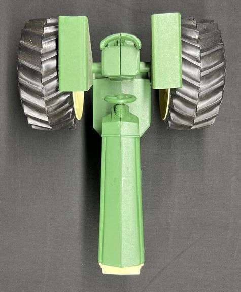 Scale Oliver 1955 Tractor - 1988 Louisville Farm Show Edition