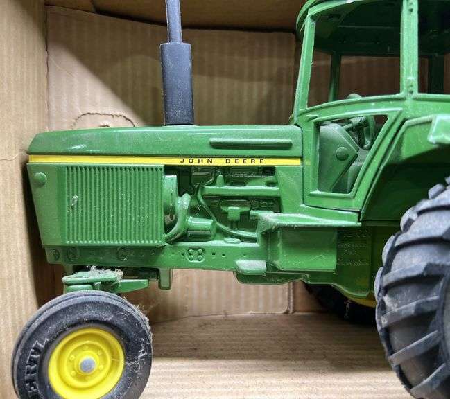 ERTL John Deere Generation II Tractor