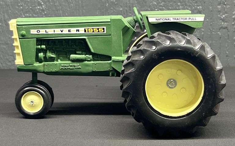 Scale Oliver 1955 Tractor - 1988 Louisville Farm Show Edition