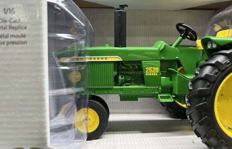 ERTL John Deere Model 2520 Tractor - FFA Edition