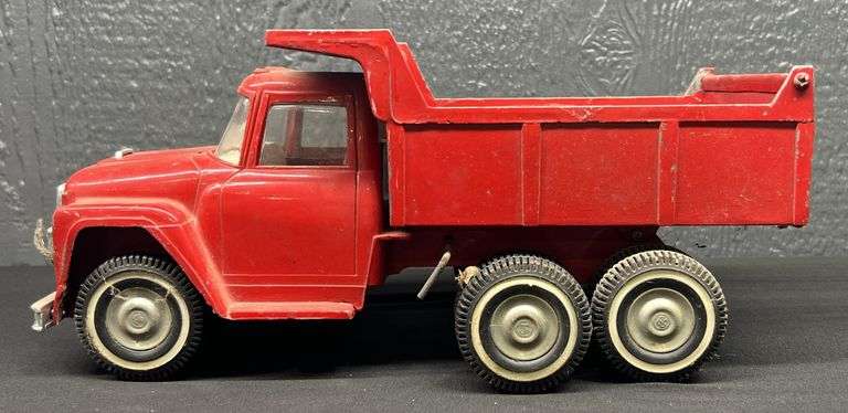 ERTL International Loadstar Truck with Hydraulic Dump Bed