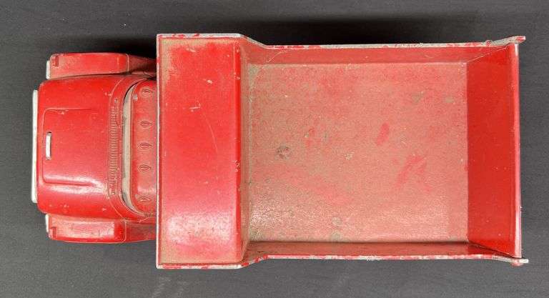 ERTL International Loadstar Truck with Hydraulic Dump Bed